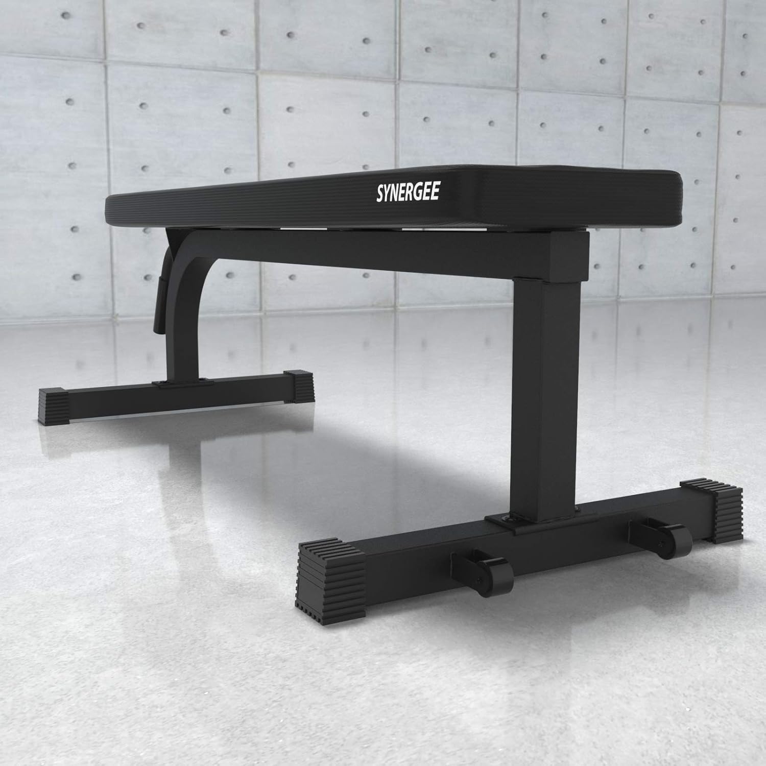 Synergee Flat Bench Workout Bench –Perfect for Pressing Exercises – Weight Bench for Dumbbell & Barbell Press Workouts – Great for Commercial, Garage and Home Gym: Sports & Outdoors