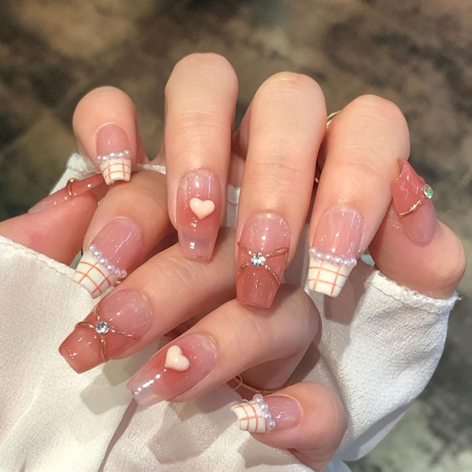 24-PCS White Pearl Press on Nails Medium Plaid Pattern Fake Nails 3D Love Shape False Nails Glossy Full Cover Acrylic Nails for Women or Girls