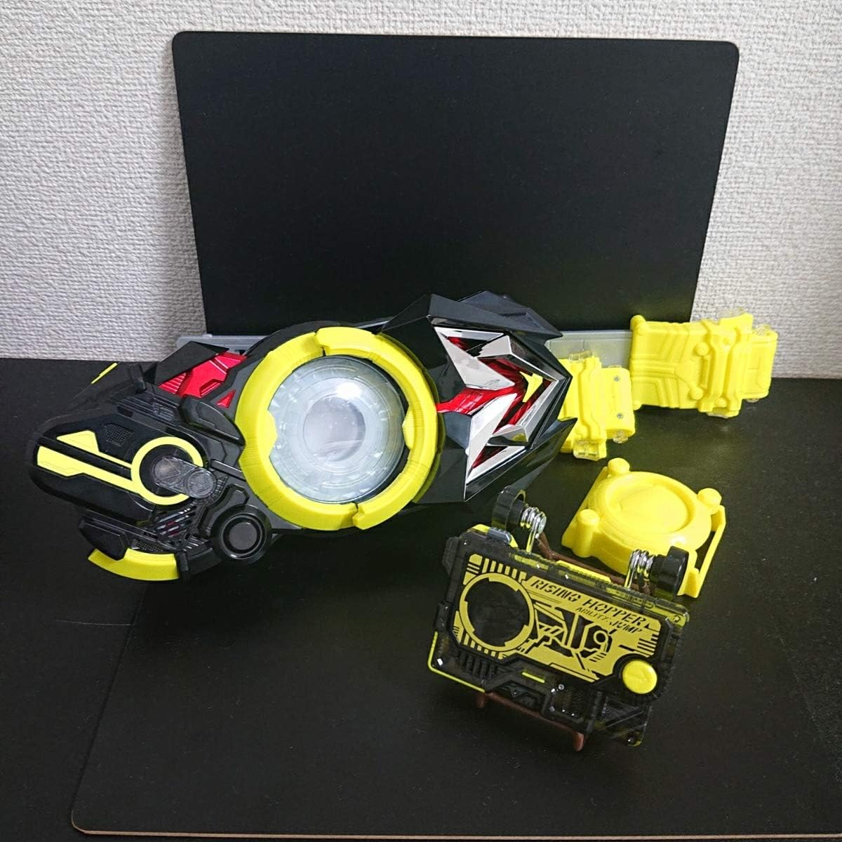 Amazon 美品 仮面ライダーゼロワン 変身ベルト Dx飛電ゼロワンドライバー 電池付属 おもちゃ ホビー