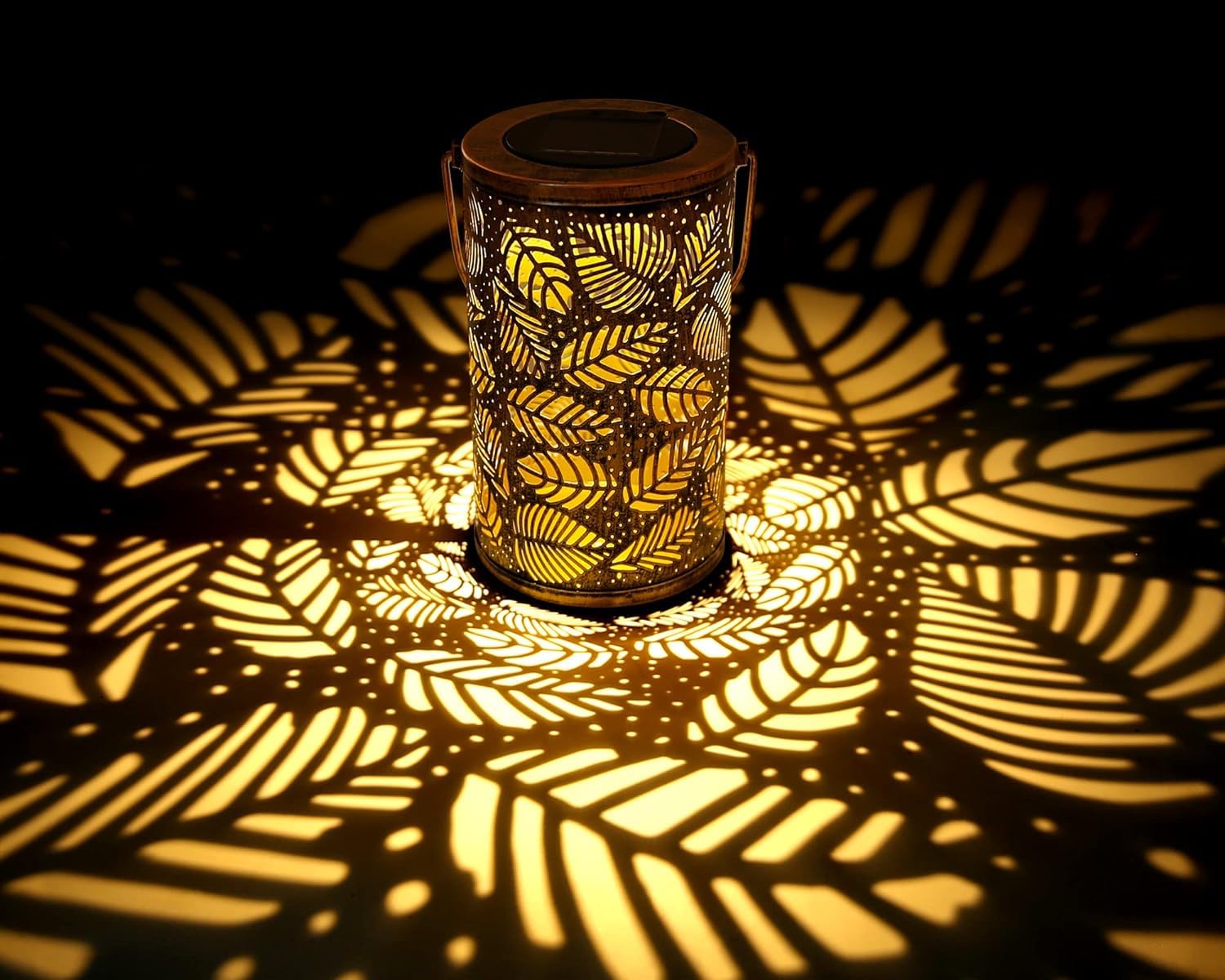 Evereden Solar Lantern, Metal Hanging Solar Lights Outdoor Garden, Solar Lantern Outdoor IP44 Waterproof, Hanging/Standing, for Balcony Garden Yard Patio Lawn Decoration (Leaves)