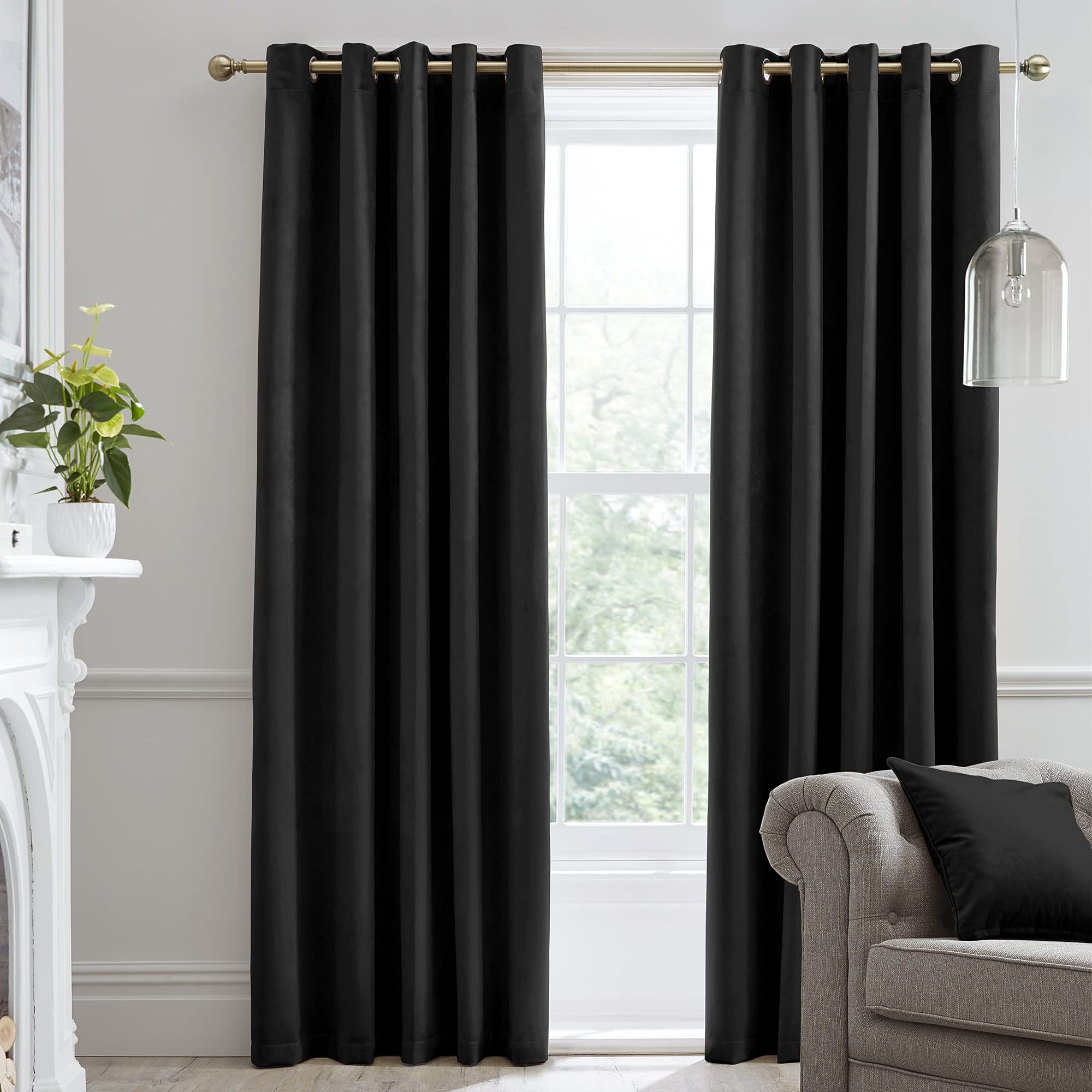 Laurence Llewelyn-Bowen - Black Velvet Curtains W46 x L72" (117 x 183cm) - 2 Panels - Blackout Curtains for Bedroom - Black Eyelet Curtains - Thermal & Soundproof Curtains - Montrose Collection