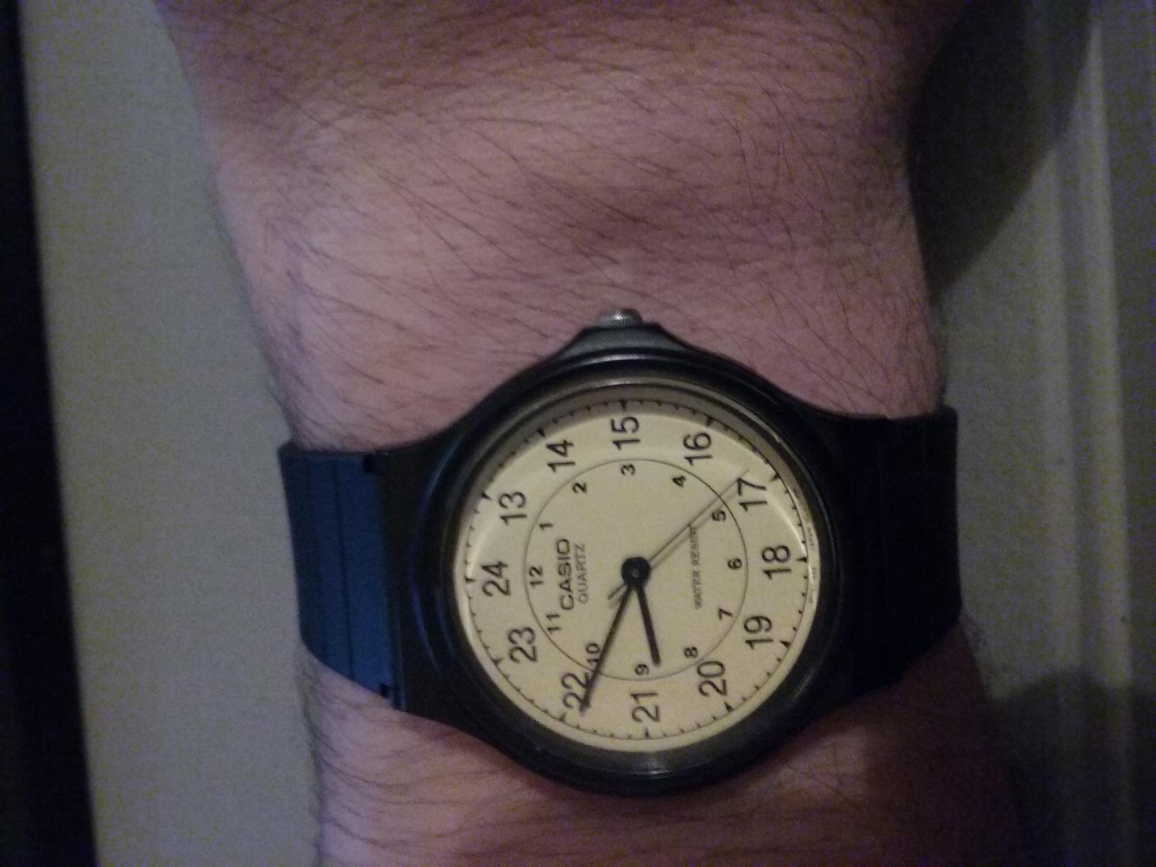 Reloj clásico hombre Casio MQ-24-9B Hora 12/24 vintage