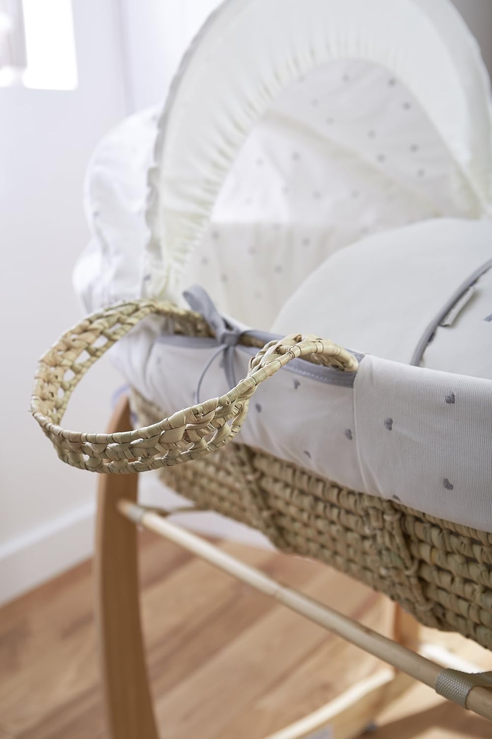 lullaby hearts moses basket