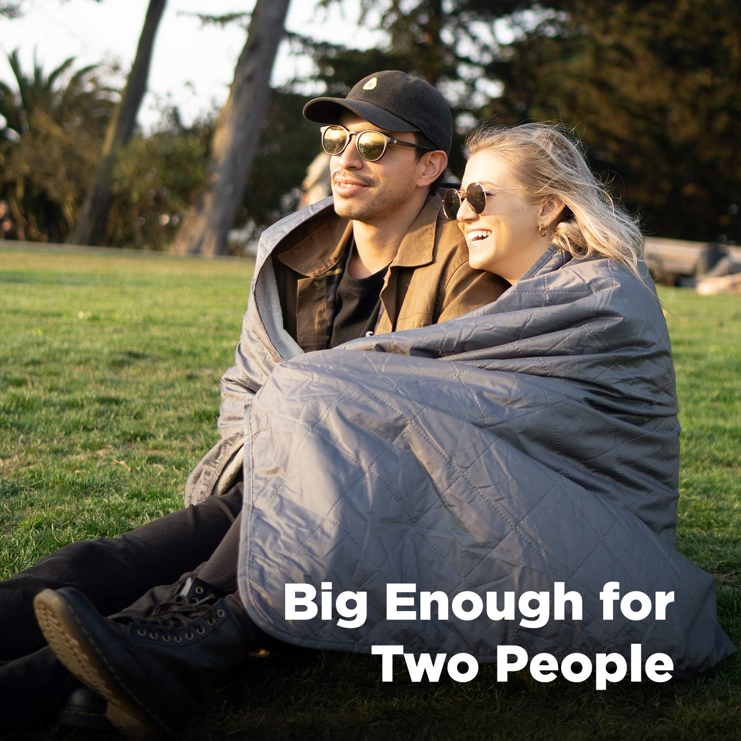 Leisure Co Extra Large Waterproof Outdoor Blanket - Weatherproof Outer with Plush Fleece Inner Lining - Perfect for Picnic Use and Camping, Yoga, Dogs - Sand Free Foldable and Lightweight: Kitchen & Dining