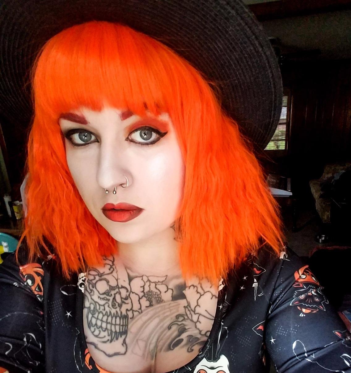 eNilecor Women Short Bob Fluffy Hair Full Wigs with Bangs Heat Resistant Kinky Straight Custom Cosplay Party Wigs (Orange)