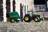 Britains John Deere 6195M Tractor Multicoloured 1:32 view 4