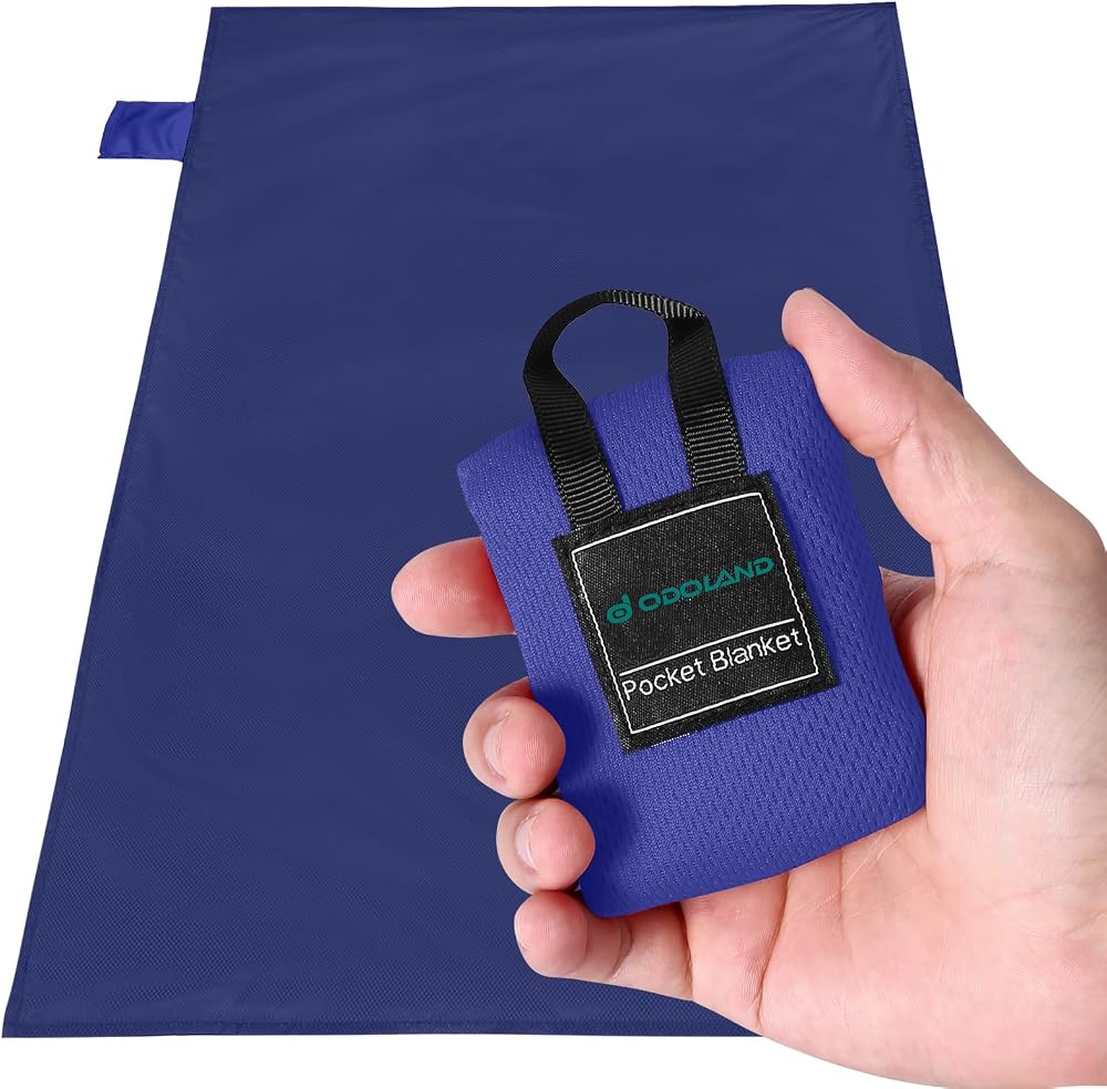 Odoland Picnic Blanket 70 x 110 cm Pocket Waterproof Ground Sheet