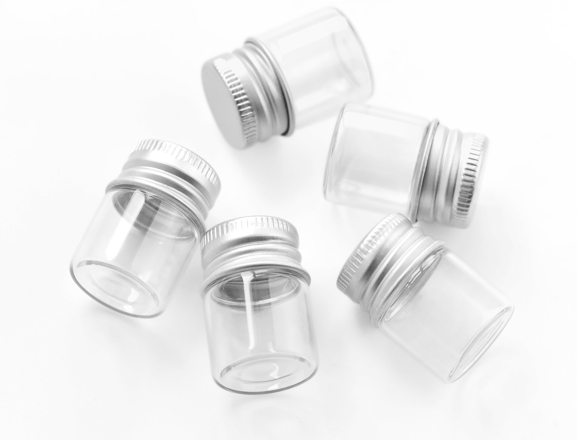 FiveSeasonStuff 40pcs 5ml Glass Bottles Mini Glass Bottles Sample Bottle Wish Bottles with Aluminium Lid for Decoration, Gift, DIY.