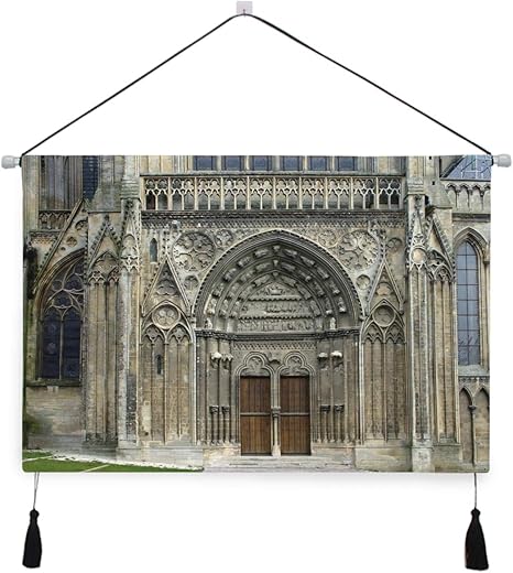 Amazon Co Jp Bohomonos タペストリー バイユー大聖堂の大きな門の草の建築 壁掛け写真 ポスター 絵画 掛けるおしゃれな部屋飾り絵 巻物 壁 インテリア 装飾 モダンアート ホーム キッチン