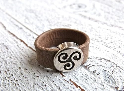 Lederring Triskele, Geschenk