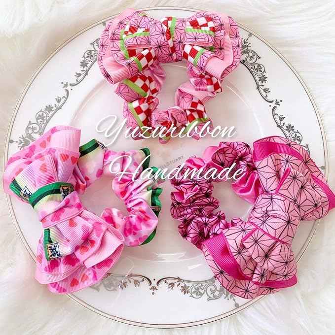 Amazon 鬼滅の刃 竈門禰豆子 かまどねずこ リボンシュシュ ハンドメイド 麻の葉柄 ヘアアクセサリー きめつのやいば ピンク 和柄 ヘアゴム 手作り ヘアアクセサリー ホビー