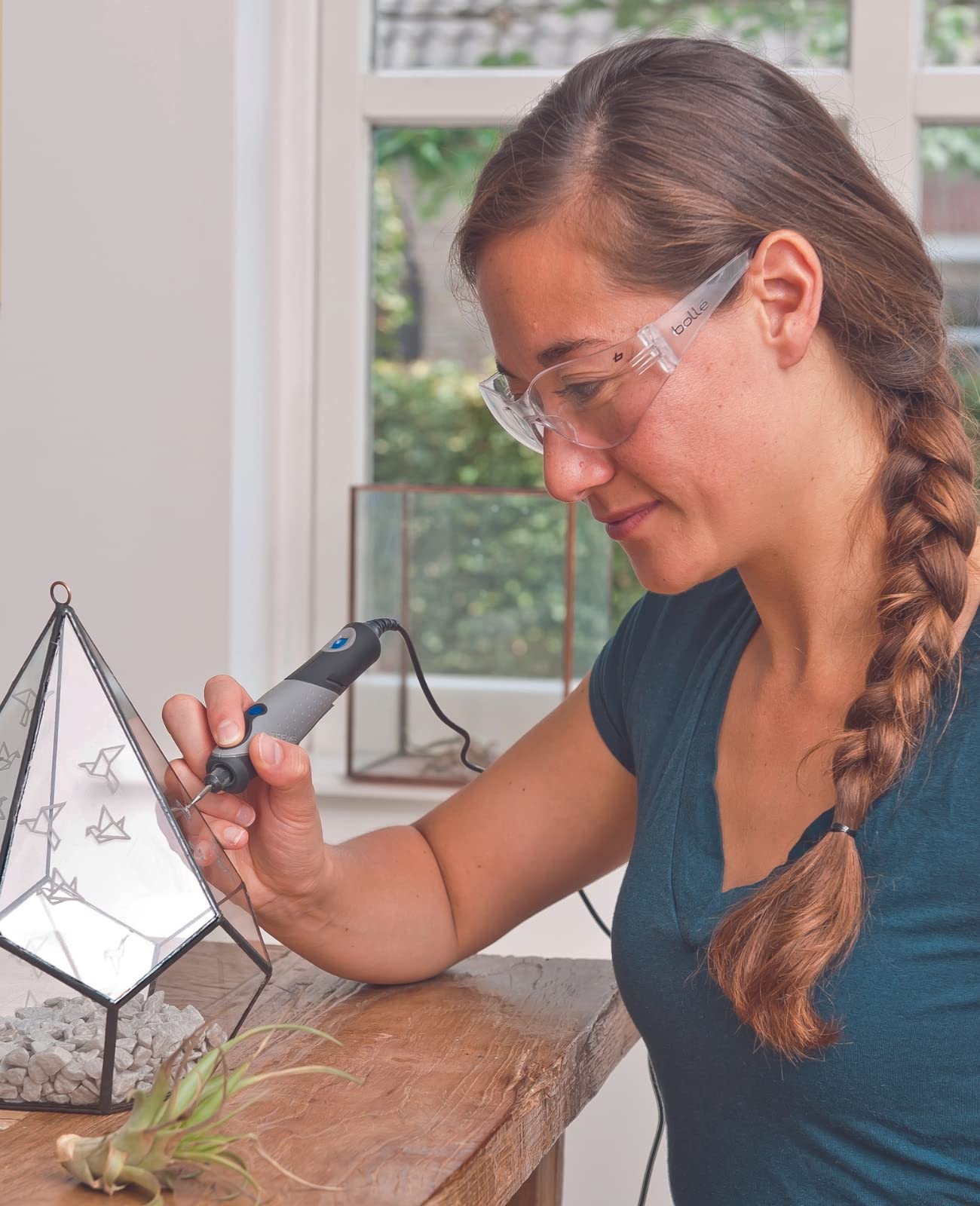 Dremel 2050 Stylo+ Multifunktionswerkzeug 9W Set (mit 15 Zubehören, Variable Drehzahleinstellung bis 22.000 1/min für Gravieren und Kreative Aufgaben mit Glas, Holz, Leder, Stein) mit Kartonverpackung 7