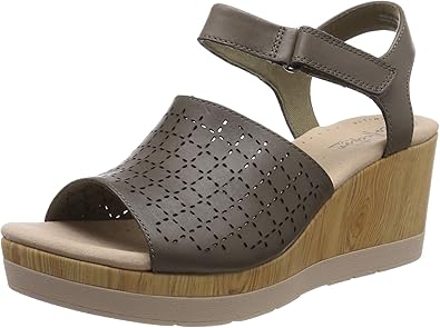 clarks closed toe sandals women's