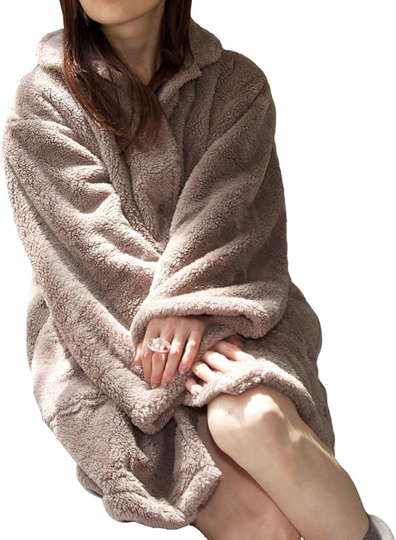 Amazon Co Jp 毛布屋さんのつくった 着る毛布 マイクロファイバー ルームウェア フリーサイズ グレージュ 服 ファッション小物