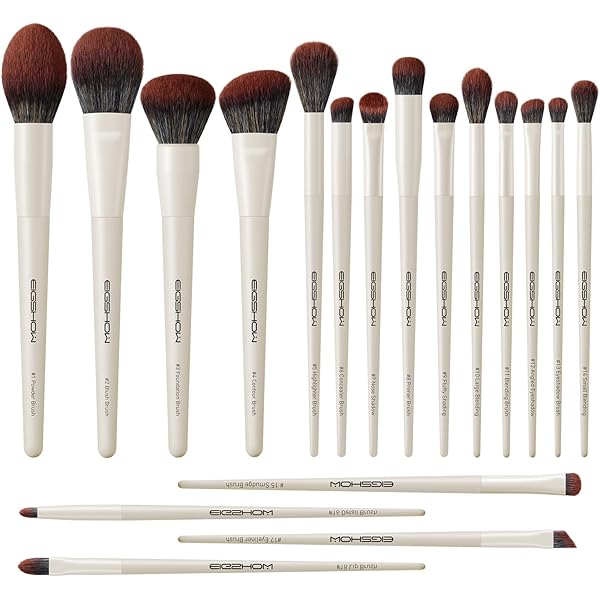 M.A.C MAC Brush Of Snow Essential Brush Kit : Amazon.ca