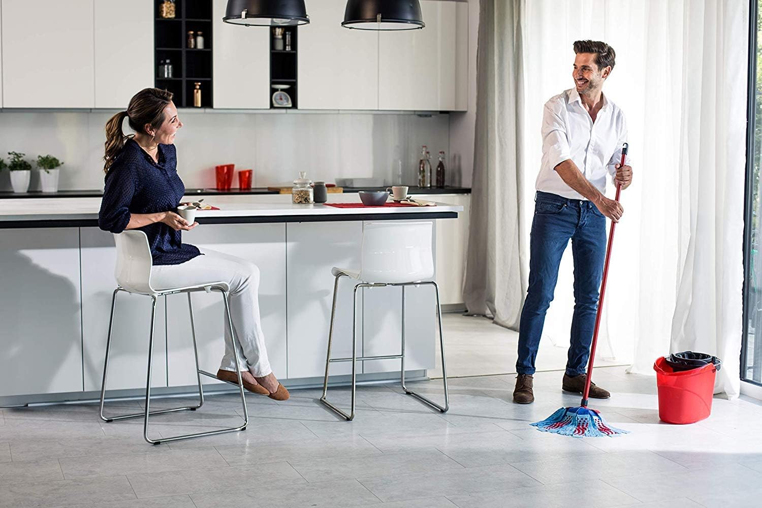 Vileda SuperMocio Box, Floor Mop System, Set including Wringer, 2 Microfibre & Power Flakes, 1 3Action Bow, 3 Piece Handle, Red - Image 5