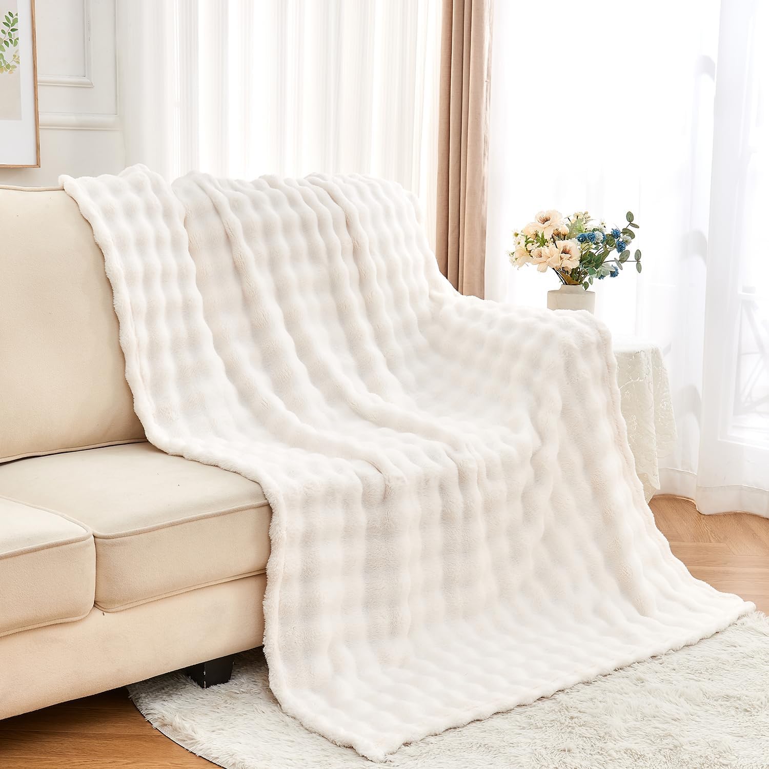 Wajade Fluffy Flannel Blanket White Faux Fur Bed Throw Super Soft Warm Large Blanket for Bed Sofa Car, 230X230CM