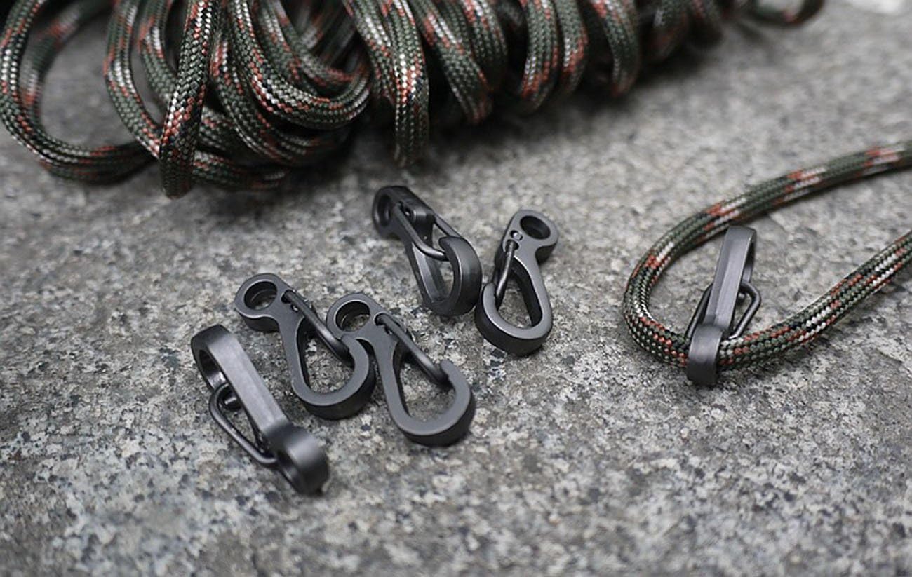 Mini Skater 20PCS Mini Hanging Buckle Spring Backpack Clasps Climbing Carabiners Metal Hook EDC Keychain Camping Bottle Hooks Paracord Tactical Survival Gear (Gun Grey): Sports & Outdoors
