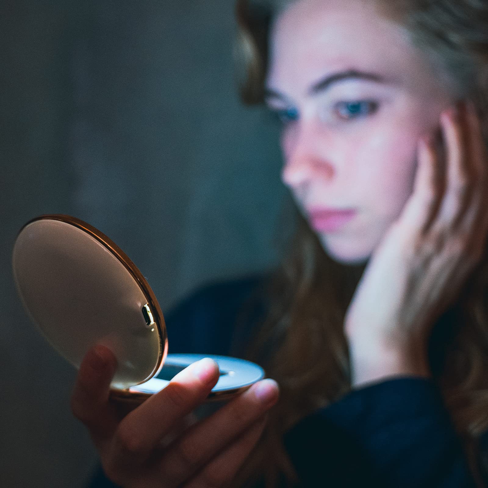 L&L SKIN UVmagic Mirror, Compact Mirror Design for Sunscreen Test, Travel Makeup Mirror with UV Camera for Sunscreen Coverage Test