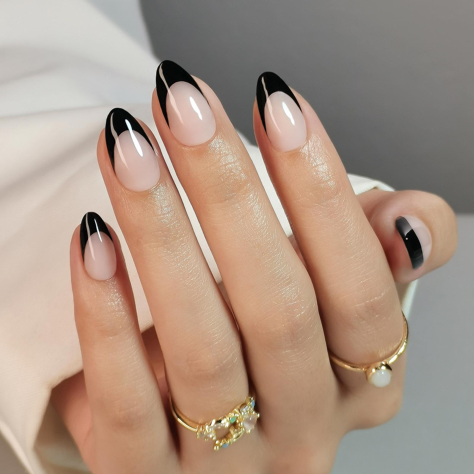 SHANGMENG Black French Tip Press on Nails Almond for Women Gift - Soft Gel Press on Nails Short with Glue, Fit Perfectly & Natural Glue on Nails in 16 Sizes - 32 Reusable Fake Nails, French Black