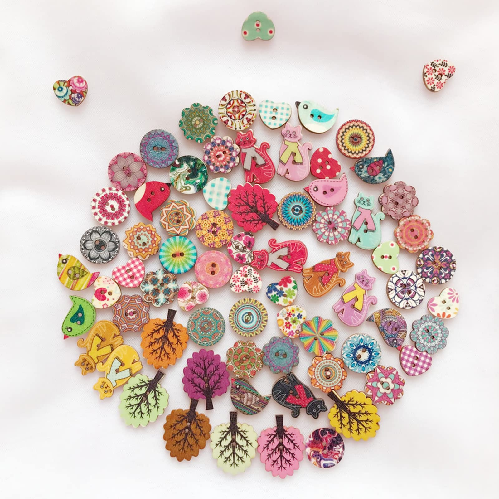 YiYFiT Wooden Cartoon Buttons,100Pcs Random Patten Creative Button Round Cat Flower Tree Heart Bird Shaped Button 2 Holes Buttons Childrens Manual Button for DIY Sewing Crafting Scrapbook