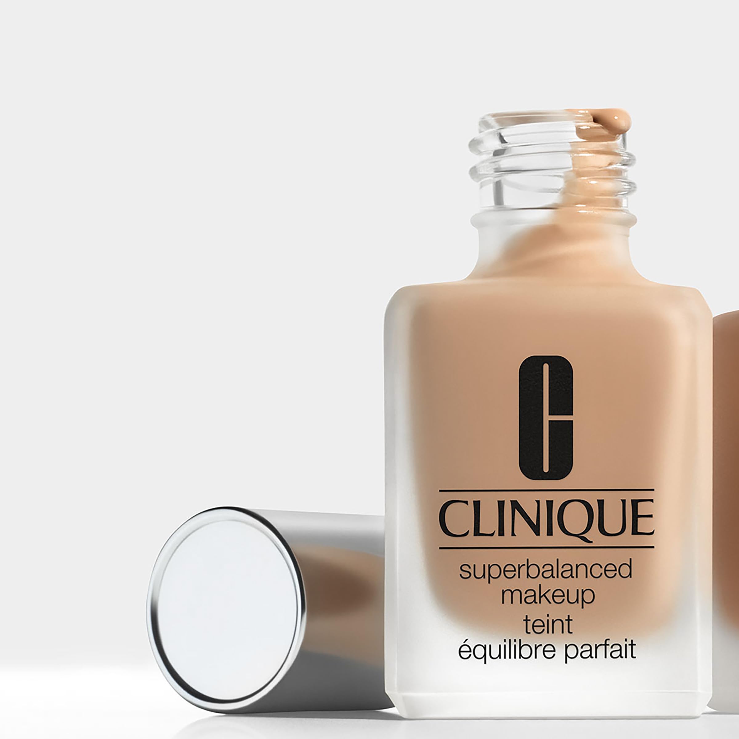 Clinique Superbalanced Oil Free Liquid Foundation Makeup For Dry to Oily Skin Types | Hydrating + Moisturizing