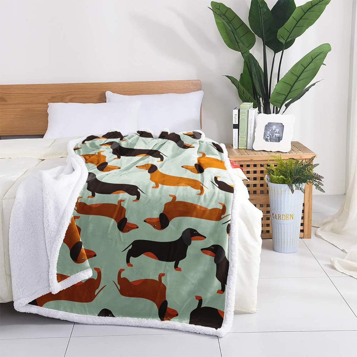 WONGS BEDDING Dachshund Sausage Blanket Reversible Dog Printed Sherpa Blanket for Kids Teens Adults Soft Warm Microfiber Fleece Solid Blanket for Bed Couch and Travel 150x200cm - Image 4