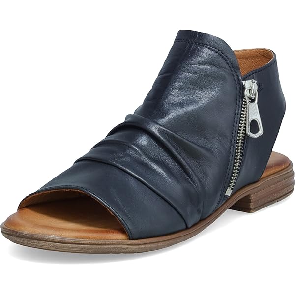 靴 MEDI WESTERN BUCKLE SANDALS Mia Embossed Metal Western Sandal - Women's Shoes in Sand