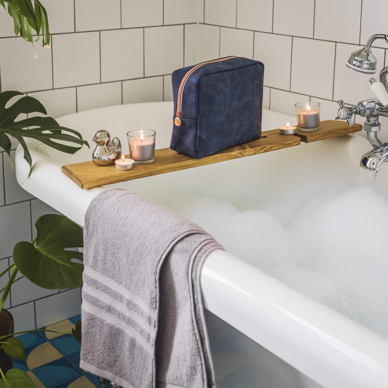 NIVEA Pamper Time Gift Set - 5 Piece Luxury Collection of Moisturizing Products and Travel Bag Included : Beauty