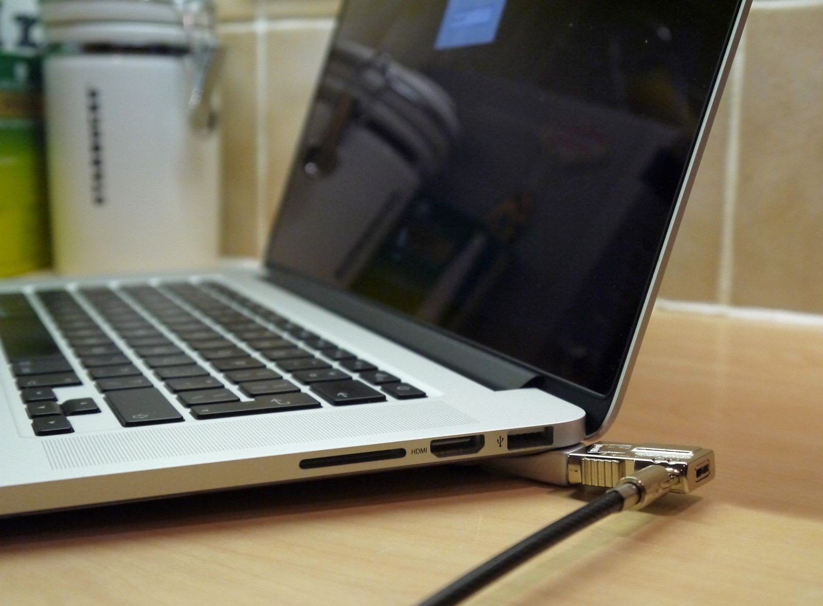 Maclocks 15 inch Bracket with Wedge Lock for Macbook Pro with Retina Display