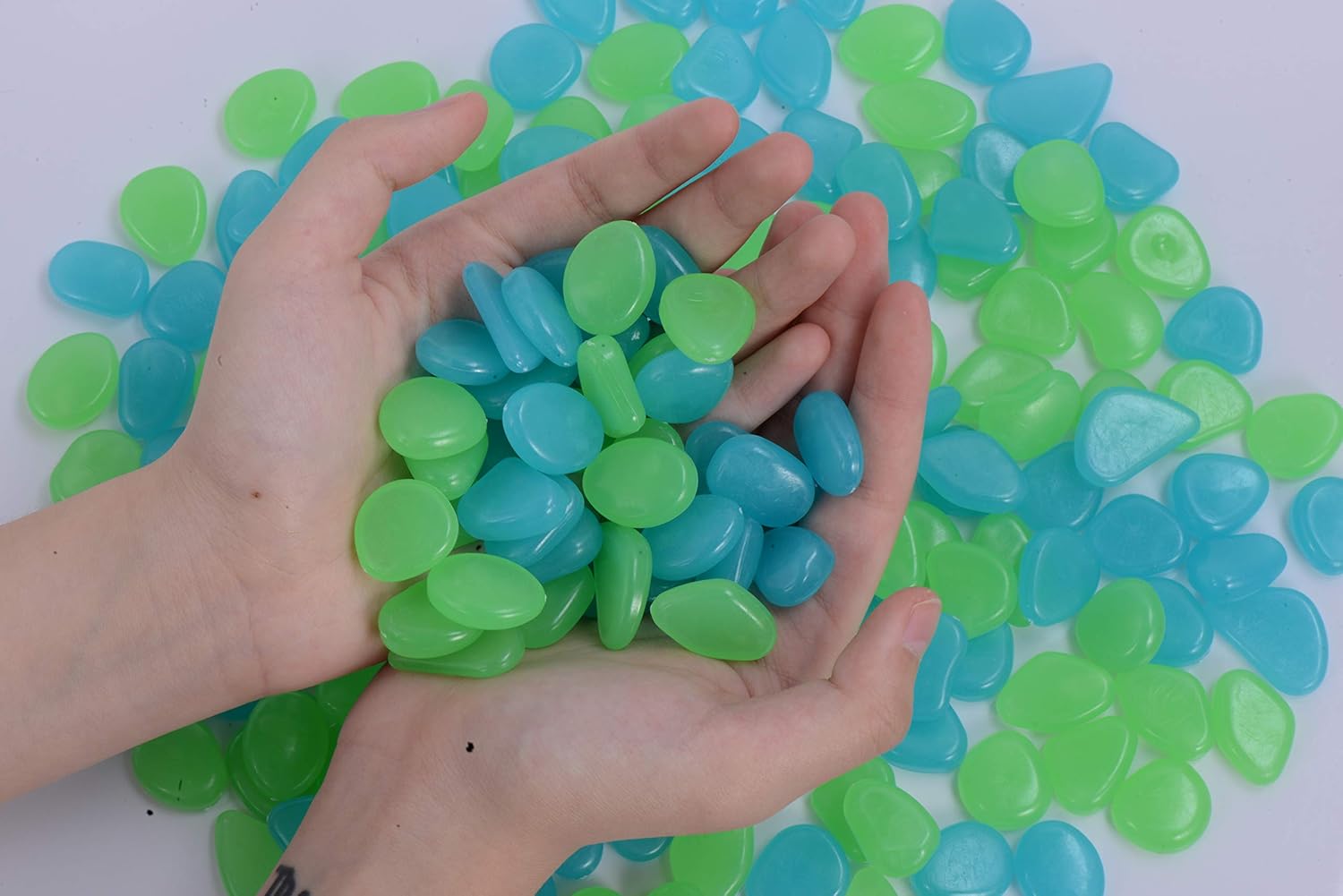 SUNNEST Glow in The Dark Pebbles, Glow Garden Stones for Garden/Fish Tank/Aquarium/Plant Pots/Bonsai Walkway/Driveway Moonlight Yard Plant Decorations 200pcs : Garden & Outdoor