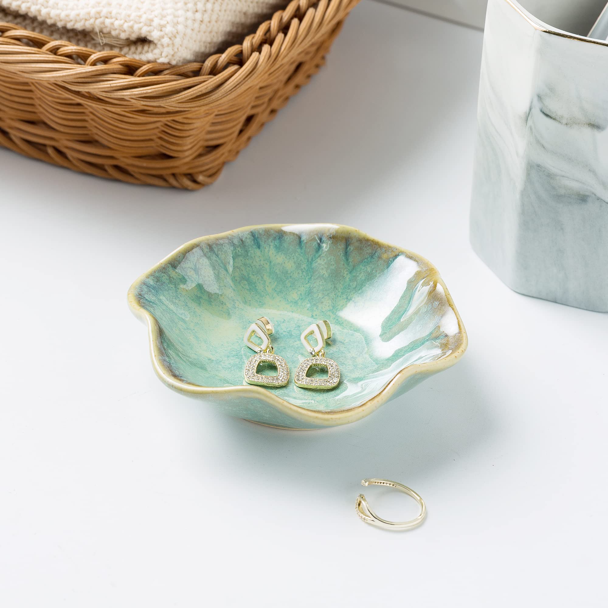 Jewelry Dish Tray, Ring Dish, Ceramic Trinket Tray, Key Bowl, Decorative Plate, for Friends Sisters Daughter Mother (Emerald Green)