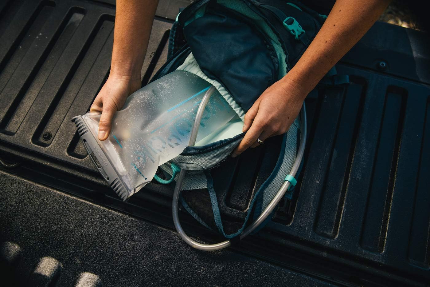 Hydrapak A262 Shape-Shift Low-Profile Water Bladder/Reservoir for Hydration Backpacks, 2-Liter (75 oz.), High Flow Bite Valve, Safe & Reliable, Clear : Sports & Outdoors