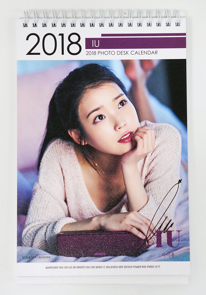 Amazon Co Jp アイユー 18 19 Photo Desk Calendar 卓上カレンダー 韓国盤 Iu 文房具 オフィス用品