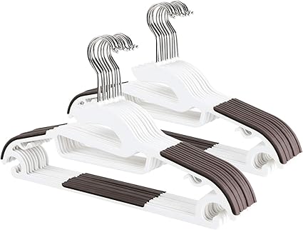 Amazon Co Jp Amazon限定ブランド ハンガー すべらない ハンガー 洗濯 衣類ハンガー ズボン 物干しハンガー 収納 Hanger ホワイト 本組 Vaduuu ホーム キッチン
