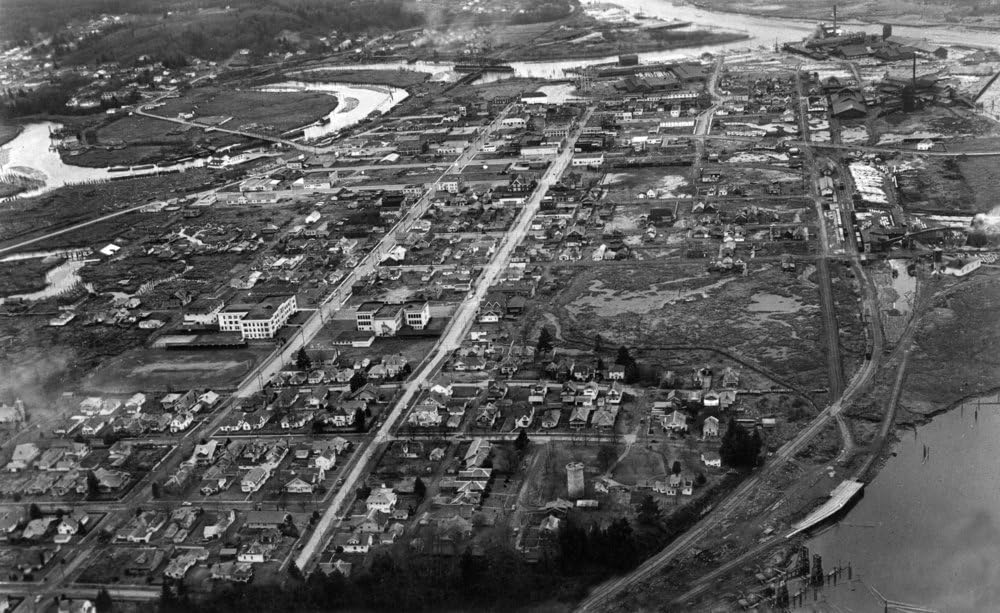 Raymond, Washington Aerial View of the City (16x24 Fine