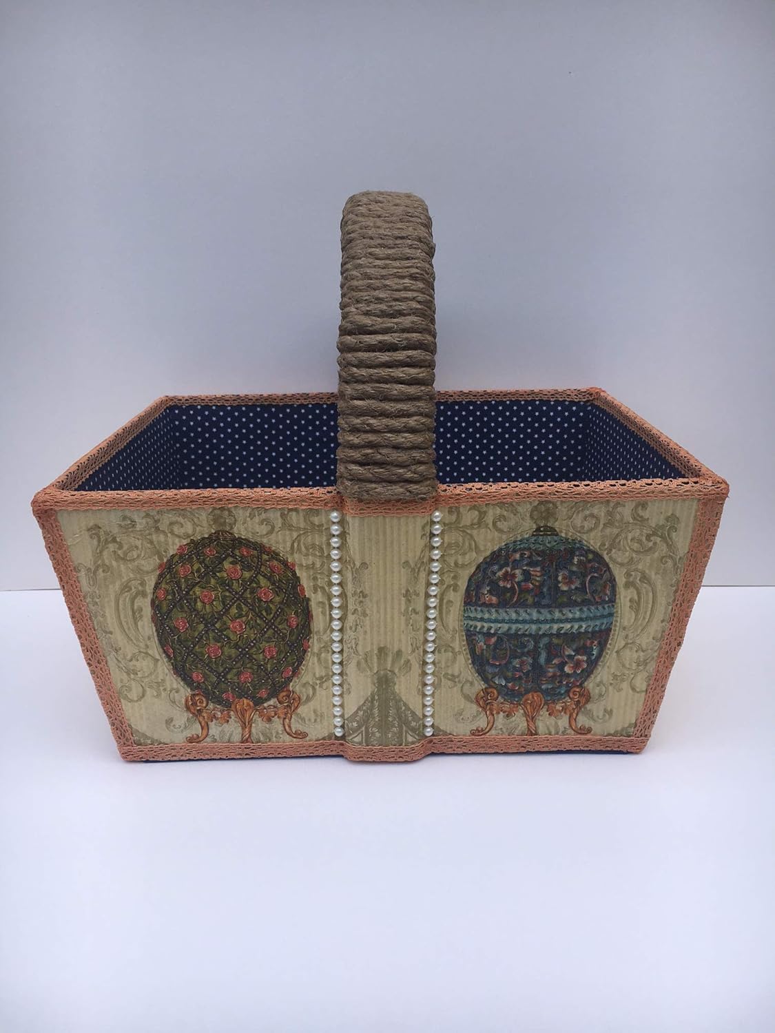 caja de madera decorada con tela y adorno de huevos rusos ...