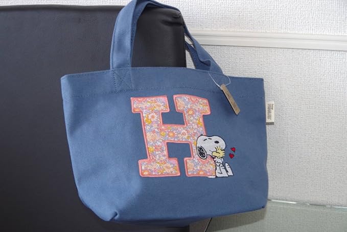 Amazon Libertyリバティ Snoopyスヌーピーコラボ イニシャル ｈ ランチトートバッグブルー アニメ 萌えグッズ 通販