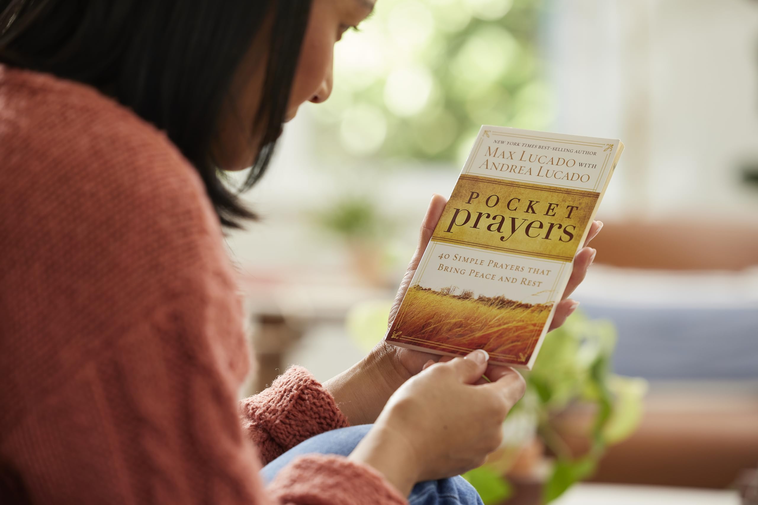 Pocket Prayers: 40 Simple Prayers that Bring Peace and Rest – The Perfect Christian Devotional Prayer and Scripture Gift