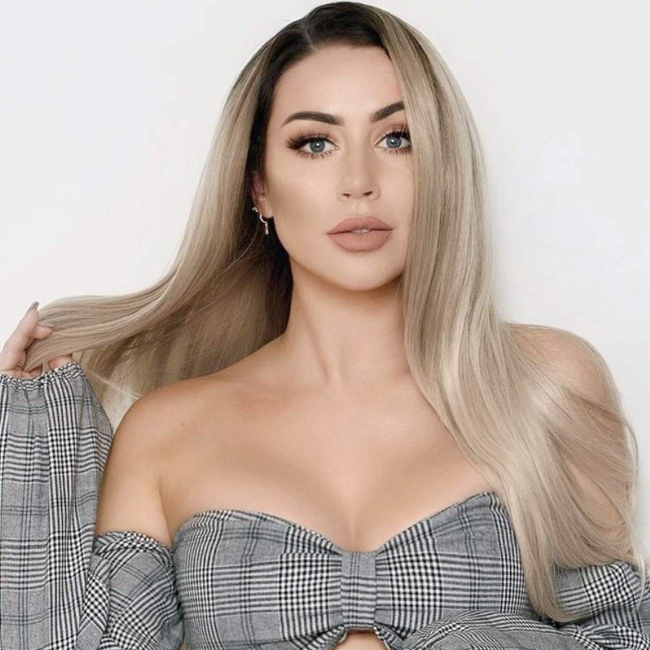 blonde wig with dark roots