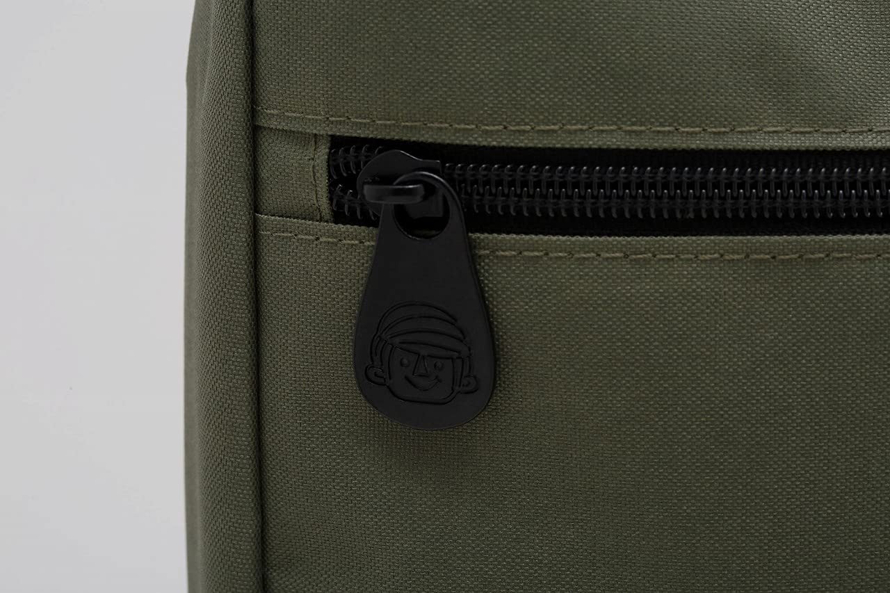 Laundry ROUND SHOULDER BAG BOOK KHAKI：8/10発売【ムック本付録】ランドリー ショルダーバッグ(カーキ) LAUNDRY BOYの刻印入り