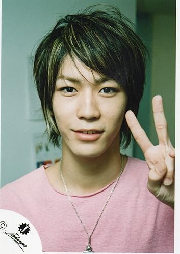 Amazon Kat Tun 公式写真 亀梨和也 Jロゴ ジャニーズ公式 生写真 スリーブ付 48 アイドル 芸能人グッズ 通販