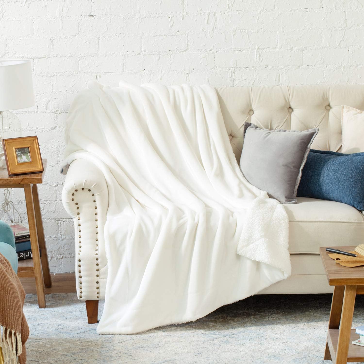 Bedsure Sherpa Fleece Blanket Throw Size White Plush Throw Blanket Fuzzy Soft Blanket Microfiber: Home & Kitchen