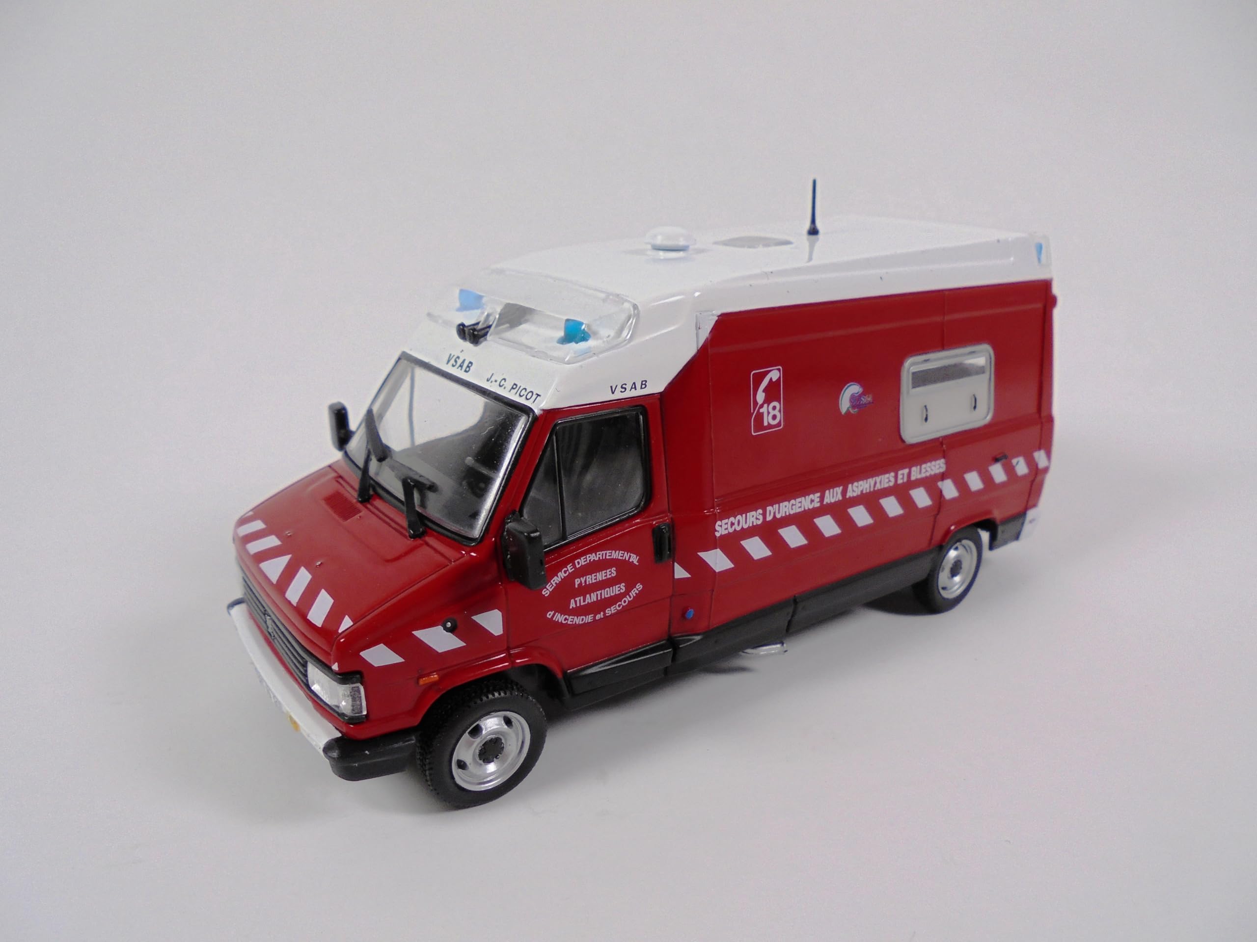 OPO 10 - 1/43 Peugeot J5 Maxum VSAB Fire Truck of the Pyrenees-Atlantiques - Hachette CPL40 Firefighter Light Vehicle