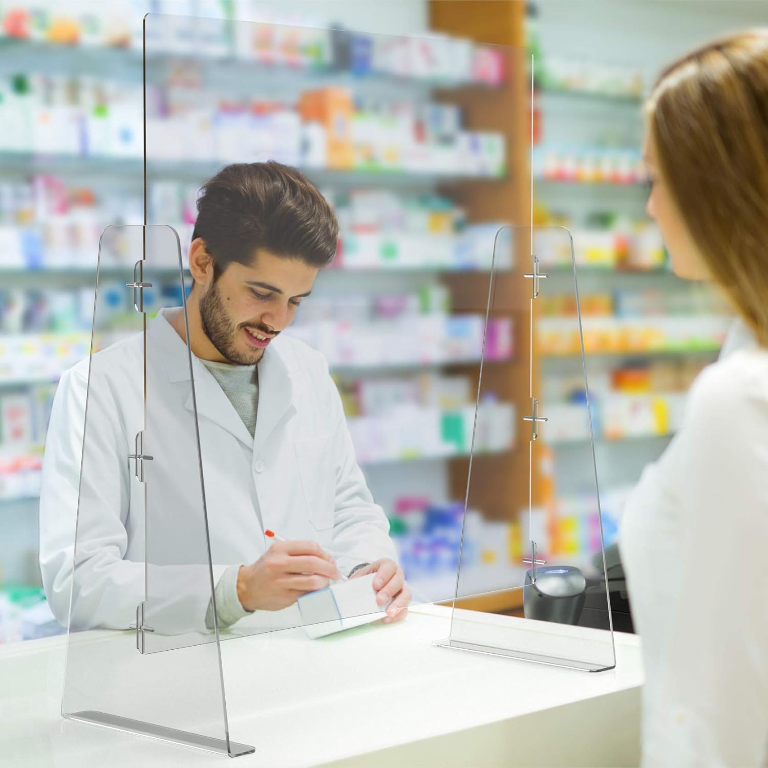 5 лет аптеке картинки. Люди в аптеке. Человек работающий в аптеке. Пожилая провизор в аптеке. Внешний вид фармацевта в аптеке.