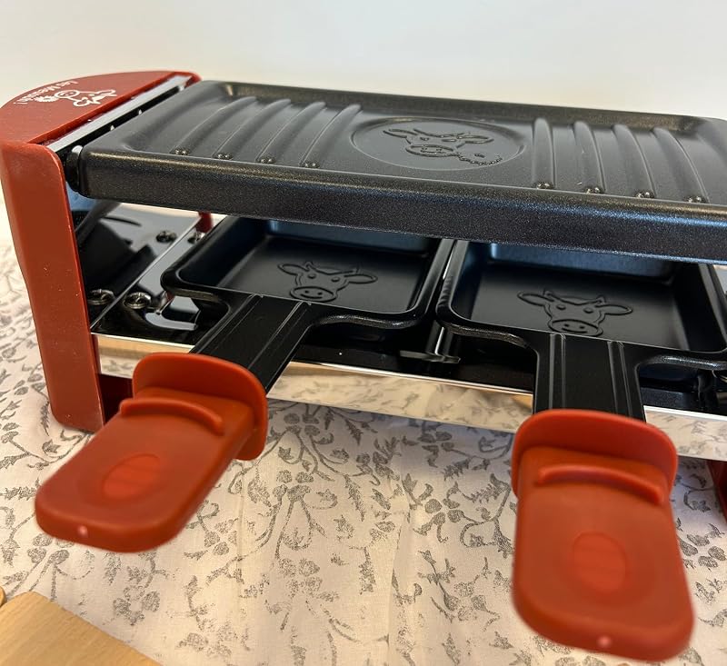8940 Raschietto Duo Meuuh…!, Dispositivo per raclette 1/2 persone, Grill rimovibile, 2 spatole + 2 tavolette, senza PFAS, antiaderente, 320 W, peperoncino