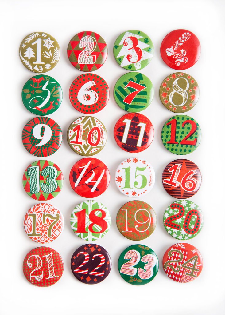 Premium Quality Advent Calendar Button Pin Badges in Red & Green - 24 Advent Calendar Numbers for DIY Calendar Making - 1 to 24 - made of Aluminium