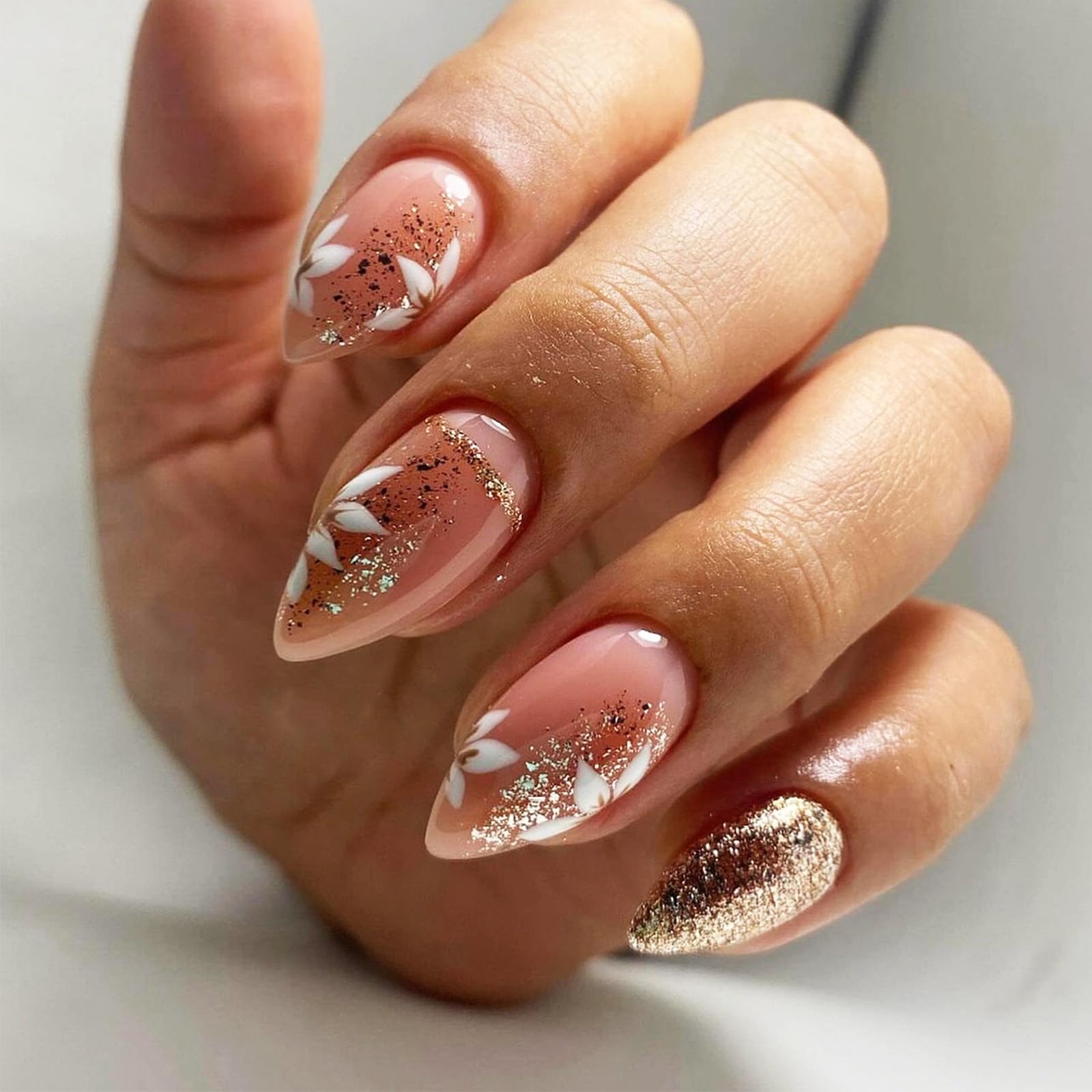 Photo 1 of 24pcs White Flower Press-on Nails with Sparkly Design, Shine Manicure Art Acrylic Short Almond Full Cover Fake Nails, Glossy Gold Glitter False Nails, Gel Glue on Nails for Women Girls