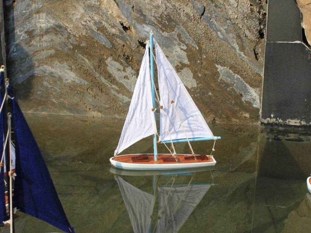 toy sailboats that float
