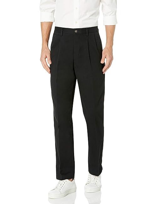 Amazon Essentials Men's Classic-Fit Wrinkle-Resistant Pleated Chino Pant (Available in Big & Tall), Black, 29W x 32L